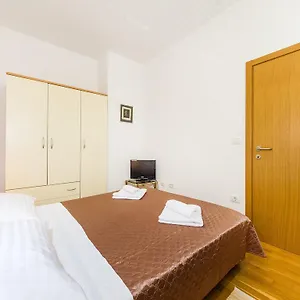 https://populare-charming.hotelinzadar.com